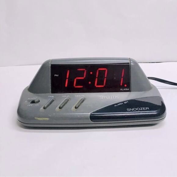 VINTAGE SPARTUS SNOOZER ALARM CLOCK - Picture 1 of 8